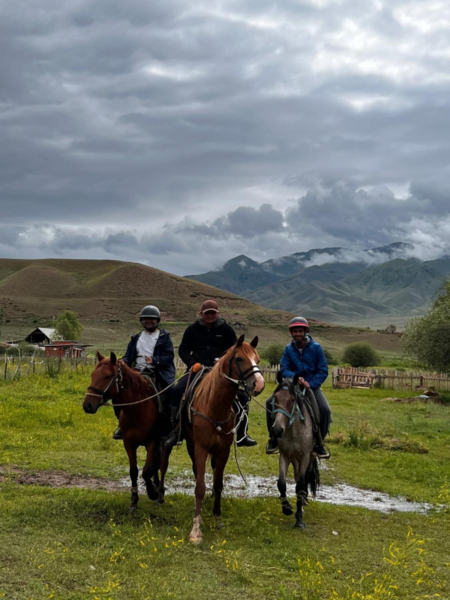 Kyzart Hotel & Horse Tours Bagysh ภายนอก รูปภาพ